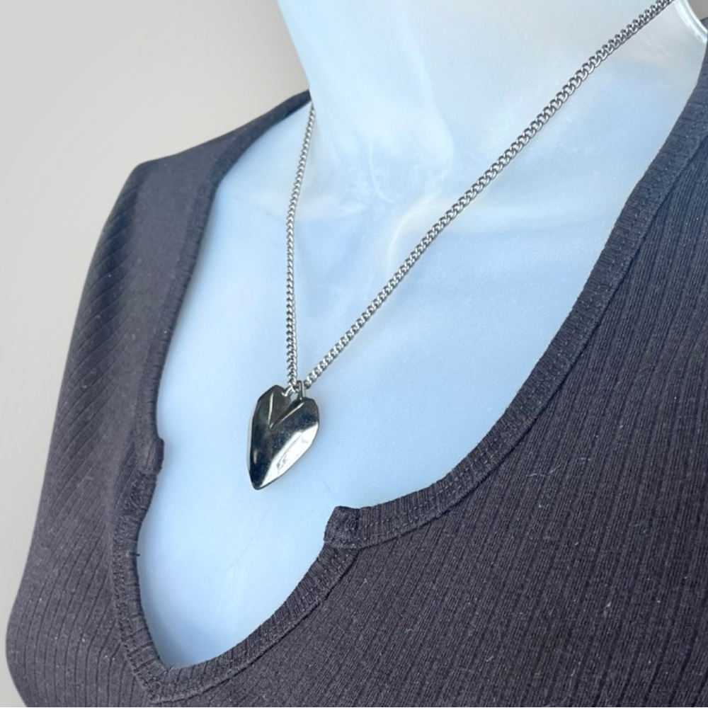 NY Black Necklace Metal Heart